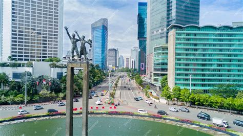 Premium Photo | Welcome monument in the Hotel Indonesia Roundabout