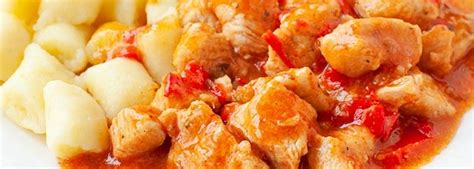 Gulasz węgierski z fileta indyka