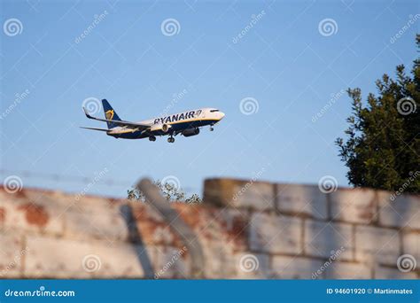 Ryanair Plane Landing Editorial Image Image Of Flying 94601920