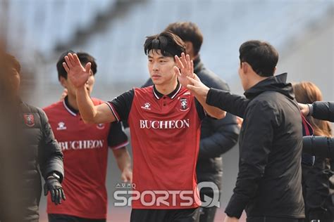 스냅샷q 부천fc 한지호 화끈한 홈 개막 승리 축포 스포츠q큐