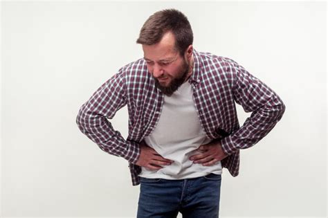 Indigesti N Retrato De Un Hombre Barbudo Malsano Con Un Pantalones