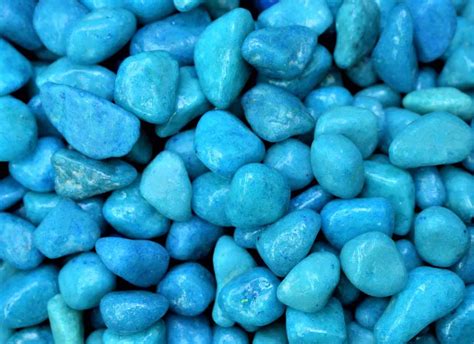 Vibrant Sky Blue Aquarium And Gardening Pebbles (1 Kg) - Nestreeo.com