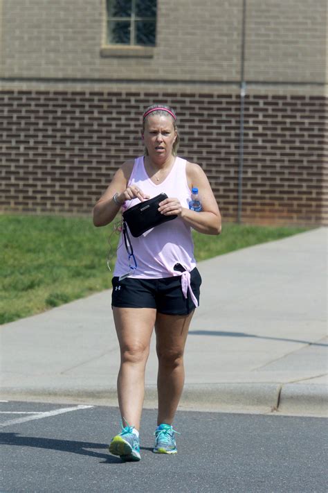 Kate Gosselin, 47, shows off legs in short shorts on rare outing after