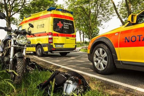 J Hrige Bikerin Bei Unfall Verletzt