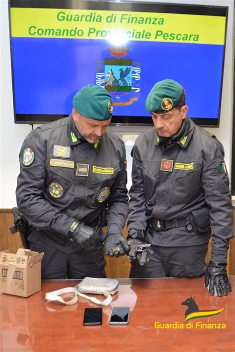 Hashish E Una Pistola Rubata A Bordo Dello Scooter Giovane Incensurato