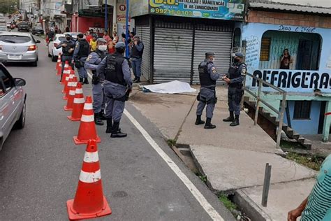 Suspeito De Assaltos Maquin Executado V Rios Tiros Na