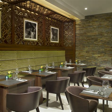 Dining Hilton Garden Inn Dubai Al Muraqabat