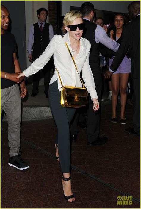 Miley Cyrus Lesbian Label Is Not Offensive Photo Miley Cyrus Pictures Just Jared