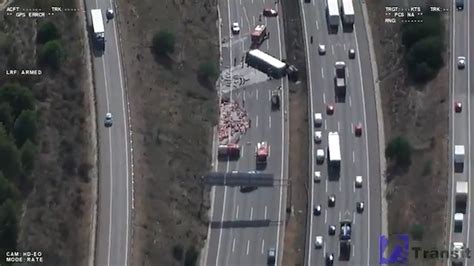 Video El Accidente De Un Camión Con Cerdos Obliga A Cortar La Ap 7 En