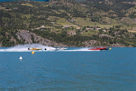 SAVINES LE LAC Les bateaux offshore ont rugi sur le lac de Serre Ponçon