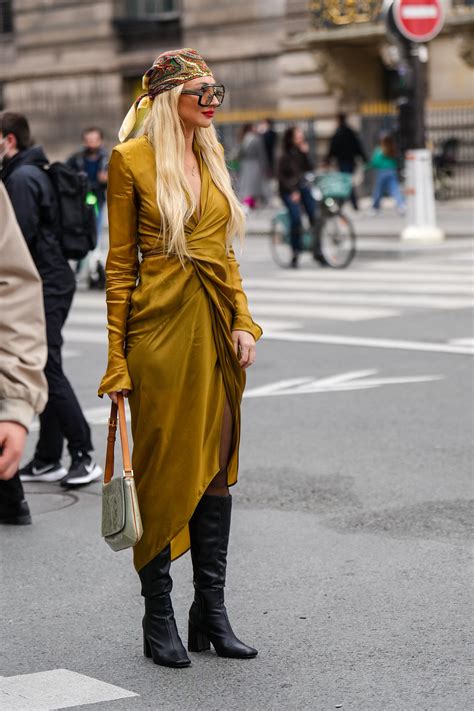 Botas y botines con vestidos la combinación más elegante del otoño