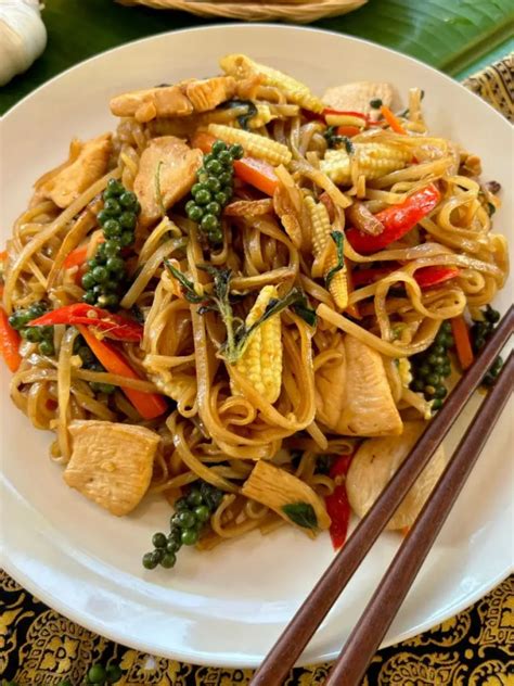 Authentic Pad Kee Mao Recipe Thai Drunken Noodles