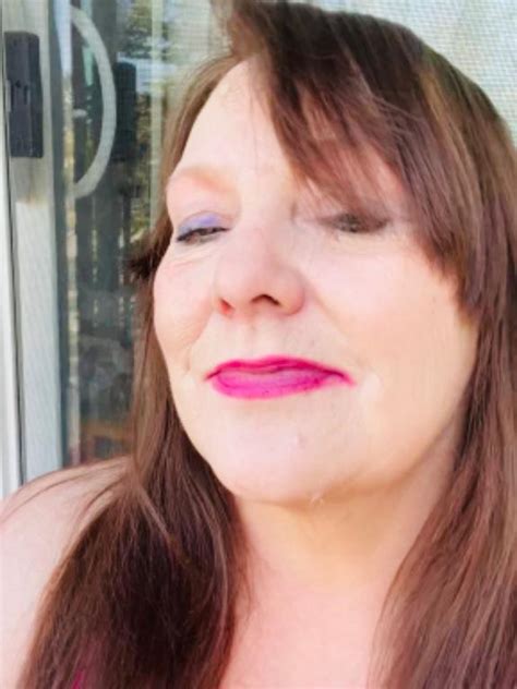 Hump Hump Day Sweets Sexy White BBW MILF AT YOUR SERVICE Calgary