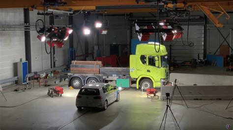 Crash Testing An Electric Scania Truck Insideevs Photos