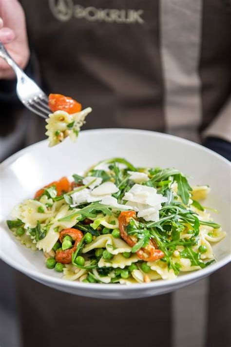 Vlinderpasta Met Zongedroogde Tomaatjes Pesto En Rucola Spar Colruyt