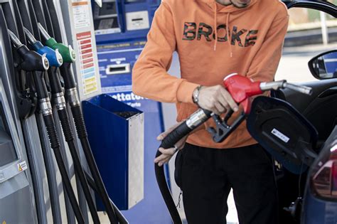 Lo Sconto Del Governo Sulla Benzina Fino A Novembre La Proroga Nell