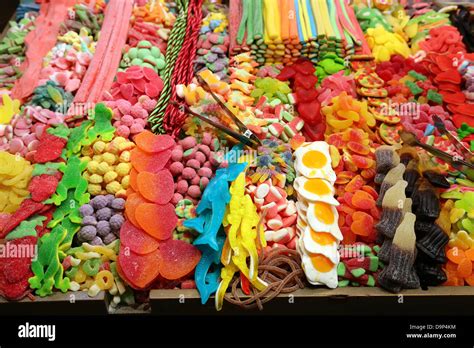 Süßigkeiten auf einen Süßwaren Stand auf La Boqueria Markt de St Josep