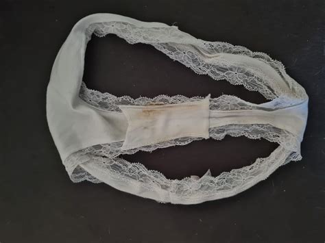 Weißer Slip mit Ausfluss buxerie