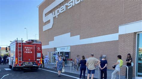 Incendio Nel Seminterrato Esselunga Di Quaregna Evacuata FOTO