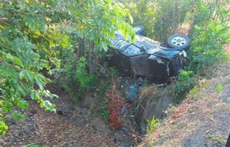 Conductor murió al volcarse auto que conducía en Cañas de Tonosí Los