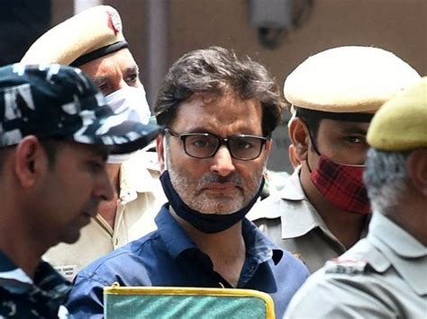 Yasin Malik Security Lapse Tihar Jail Officers Suspended Delhi News