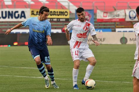 Calcio Serie D Monachello Si Tiene La Casa A Mantova I Tifosi