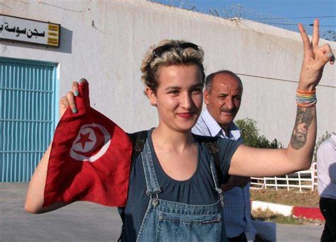 Tunisie Amina Quitte Femen Accuse Le Groupe D Islamophobie La