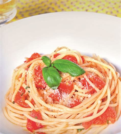 Spaghetti Con Pomodoro E Basilico Tomato And Basil