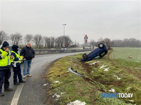 Incidente In Viale Certosa Angolo Via Manzoni A Collegno Dicembre