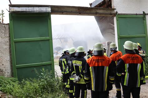 Fotos Gro Einsatz Der Feuerwehr Auf Landwirtschaftlichem Anwesen Bei