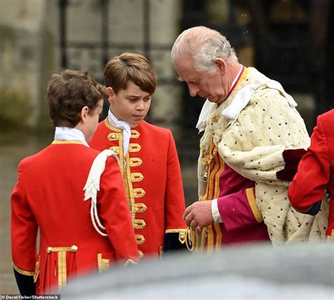 King Charles Begins His Historic Procession Monarch Leaves Buckingham