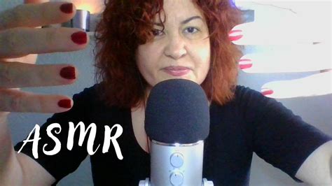 Asmr Cerca Del Micr Fono Y Tocando Tu Carita Susurro De Dedos Youtube