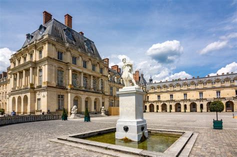 Fontainebleau Palace Chateau De Fontainebleau In Paris Suburbs