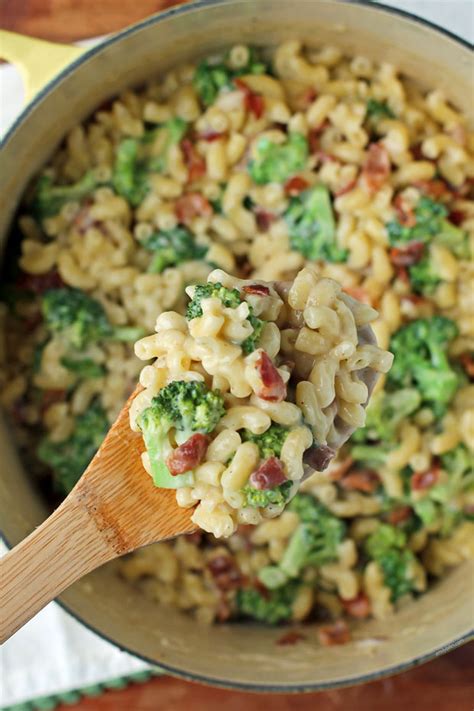 One Pot Bacon Broccoli Mac And Cheese Emily Bites Recept