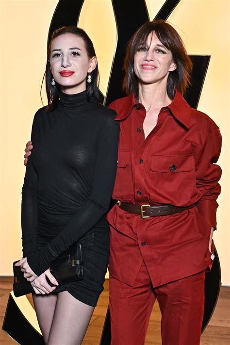 Charlotte Gainsbourg Et Alice Attal M Re Et Fille Complices Chez Saint