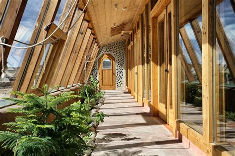 Earthship Biotecture Self Sufficient And Sustainable Architecture For People And Planet Urbannext