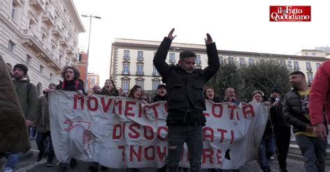 Napoli Disoccupati In Piazza Per Difendere Il Reddito L Alternativa