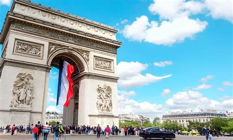 Características Culturais Da França - Paris: A Cidade Luz e o Coração Cultural da França – viajardiaenoite.com.br