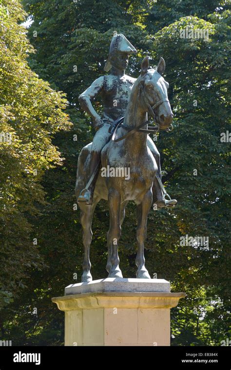 Estatua Ecuestre De Federico Guillermo Iii En Los Jardines Del Palacio