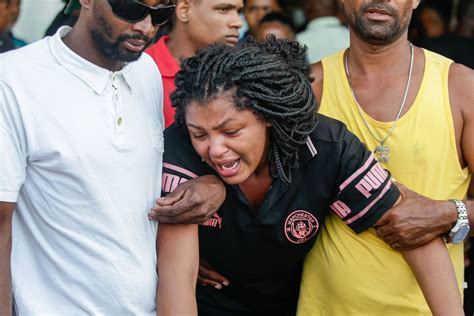 Jornal Correio Enterro De Trabalhadores Que Morreram Em Queda De