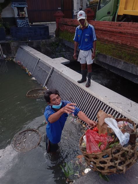 Antisipasi Banjir Pupr Kota Denpasar Rutin Bersihkan Sungai Dan