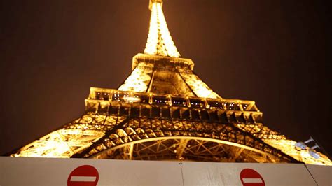 Par S Blinda La Torre Eiffel Con Un Muro De Cristal Para Evitar Atentados