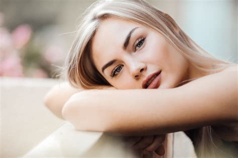 Portrait Women Depth Of Field Looking At Viewer Open Mouth Blonde