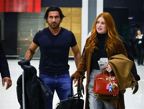 Marina Ruy Barbosa E O Noivo Trocam Beijos No Aeroporto Veja Fotos