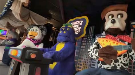 Inside The Last Chuck E Cheese Restaurant With Original Animatronics