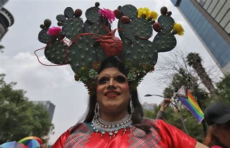 Cdmx Se Pinta De Colores Marcha Lgbt Se Dirige Al Z Calo