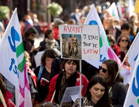 Éducation Réforme Des Collèges Des Milliers De Profs Manifestent à Paris