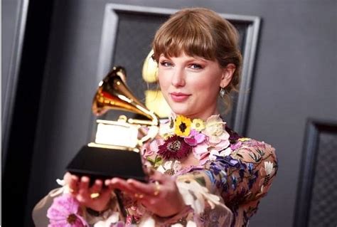 Τα βραβεία Grammy 2023 είναι σχεδόν εδώ και οι Swifties πεθαίνουν να