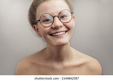 Nude Girl Positive Look Nude Female Foto Stok Shutterstock