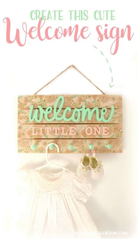 DIY Floral Welcome Sign - A girl and a glue gun